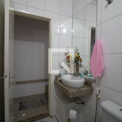 Casa à venda com 210m², 5 quartos e 4 vagas Casa à venda com 210m², 5 quartos e 4 vagasBanheiro