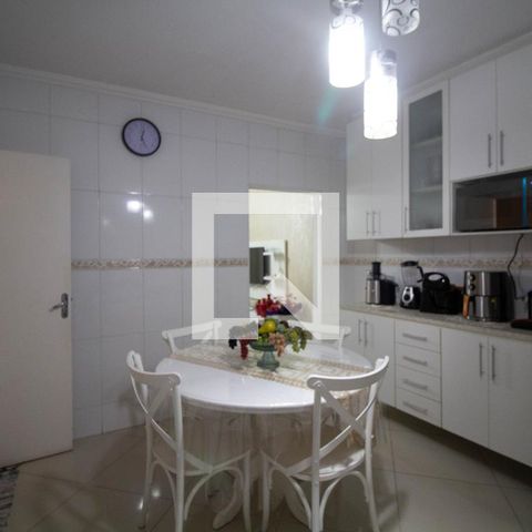Casa à venda com 210m², 5 quartos e 4 vagas Casa à venda com 210m², 5 quartos e 4 vagasCozinha