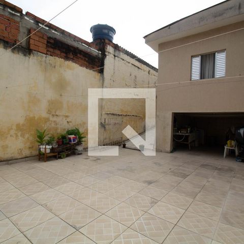 Casa à venda com 210m², 5 quartos e 4 vagas Casa à venda com 210m², 5 quartos e 4 vagasQuintal