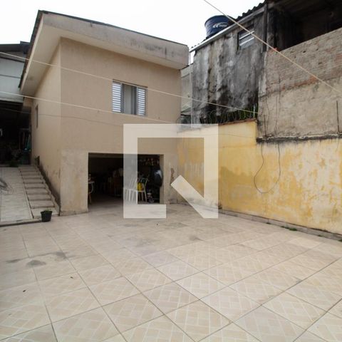 Casa à venda com 210m², 5 quartos e 4 vagas Casa à venda com 210m², 5 quartos e 4 vagasQuintal