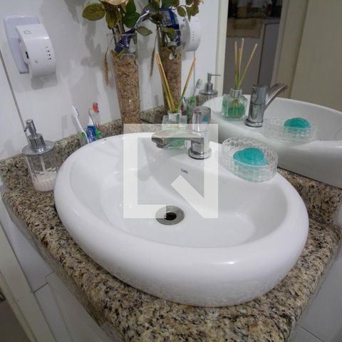 Casa à venda com 210m², 5 quartos e 4 vagas Casa à venda com 210m², 5 quartos e 4 vagasBanheiro