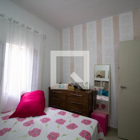 Casa à venda com 210m², 5 quartos e 4 vagas Casa à venda com 210m², 5 quartos e 4 vagasQuarto 2
