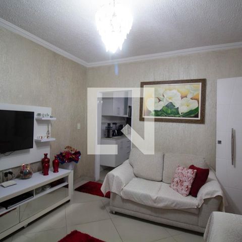 Casa à venda com 210m², 5 quartos e 4 vagas Casa à venda com 210m², 5 quartos e 4 vagasSala