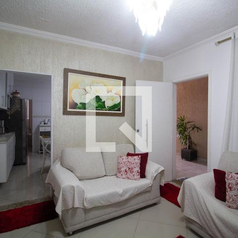 Casa à venda com 210m², 5 quartos e 4 vagas Casa à venda com 210m², 5 quartos e 4 vagasSala