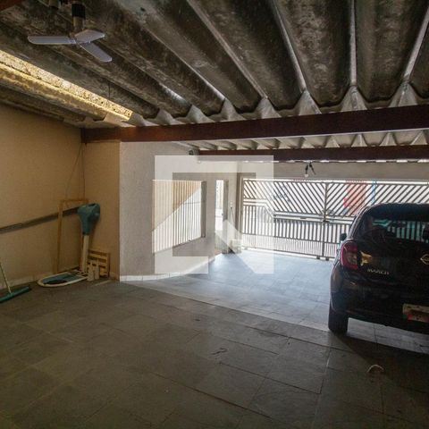 Casa à venda com 210m², 5 quartos e 4 vagas Casa à venda com 210m², 5 quartos e 4 vagasGaragem