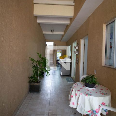 Casa à venda com 210m², 5 quartos e 4 vagas Casa à venda com 210m², 5 quartos e 4 vagasCorredor