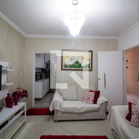 Casa à venda com 210m², 5 quartos e 4 vagas Casa à venda com 210m², 5 quartos e 4 vagasSala