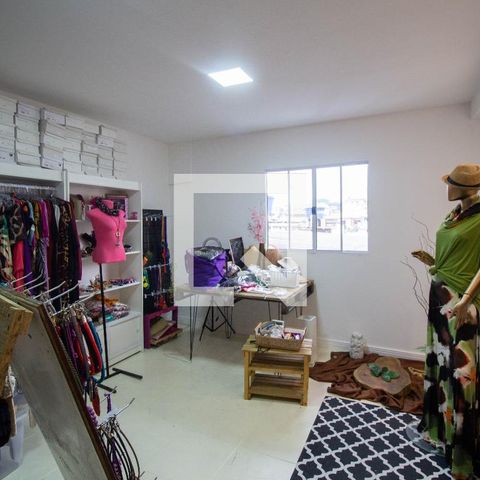 Casa à venda com 210m², 5 quartos e 4 vagas Casa à venda com 210m², 5 quartos e 4 vagasQuarto 4
