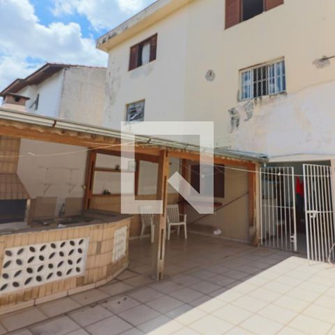 Casa à venda com 152m², 3 quartos e 2 vagas Casa à venda com 152m², 3 quartos e 2 vagasQuintal / Churrasqueira