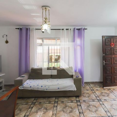 Casa à venda com 152m², 3 quartos e 2 vagas Casa à venda com 152m², 3 quartos e 2 vagasSala