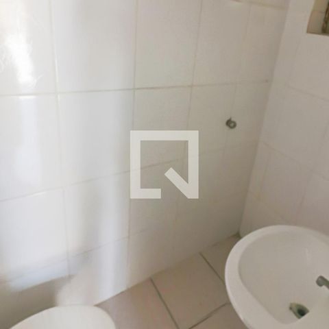 Casa à venda com 152m², 3 quartos e 2 vagas Casa à venda com 152m², 3 quartos e 2 vagasBanheiro Serviço