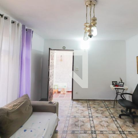 Casa à venda com 152m², 3 quartos e 2 vagas Casa à venda com 152m², 3 quartos e 2 vagasSala