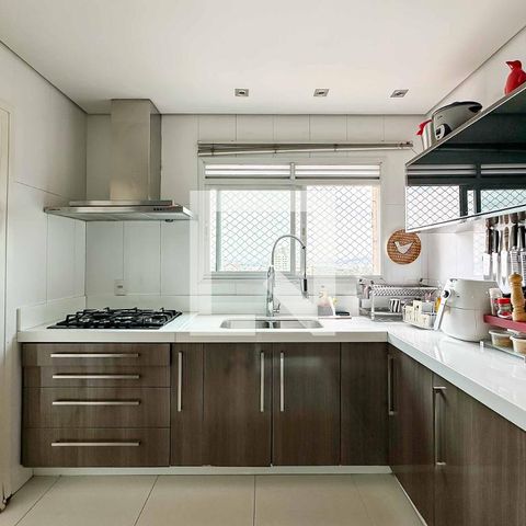 Apartamento à venda com 200m², 3 quartos e 6 vagasCozinha