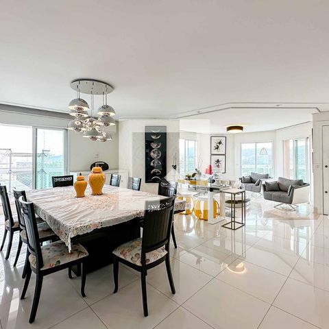Apartamento à venda com 200m², 3 quartos e 6 vagasSala