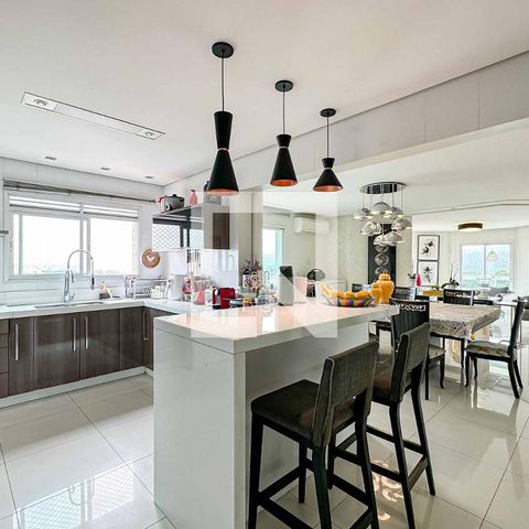 Apartamento à venda com 200m², 3 quartos e 6 vagasCozinha