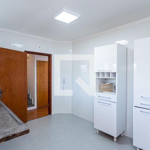 Casa de condomínio à venda com 166m², 3 quartos e 5 vagas Casa de condomínio à venda com 166m², 3 quartos e 5 vagasCozinha