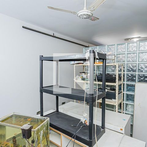 Casa de condomínio à venda com 166m², 3 quartos e 5 vagas Casa de condomínio à venda com 166m², 3 quartos e 5 vagasEscritório