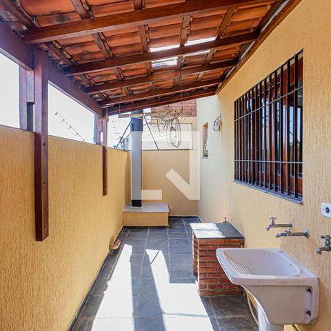 Casa de condomínio à venda com 166m², 3 quartos e 5 vagas Casa de condomínio à venda com 166m², 3 quartos e 5 vagasÁrea de serviço