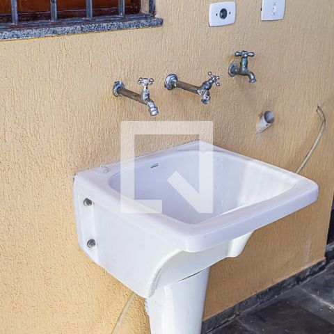 Casa de condomínio à venda com 166m², 3 quartos e 5 vagas Casa de condomínio à venda com 166m², 3 quartos e 5 vagasÁrea de serviço