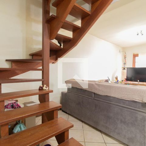 Casa à venda com 100m², 2 quartos e 1 vagaEscada