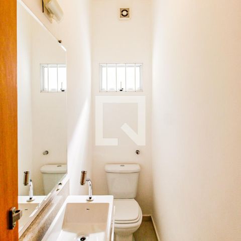 Casa à venda com 300m², 5 quartos e 5 vagasLavabo