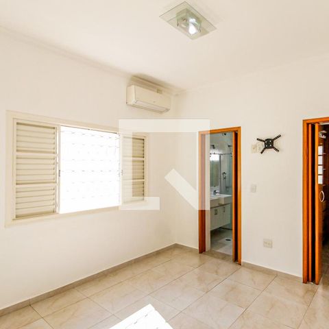 Casa à venda com 300m², 5 quartos e 5 vagasSuíte 2