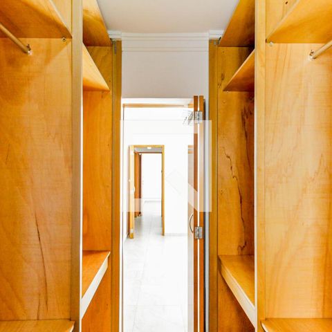 Casa à venda com 300m², 5 quartos e 5 vagasCloset Suíte 2