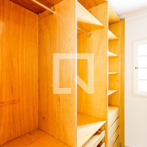 Casa à venda com 300m², 5 quartos e 5 vagasCloset Suíte 2