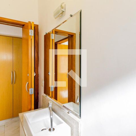 Casa à venda com 300m², 5 quartos e 5 vagasLavabo