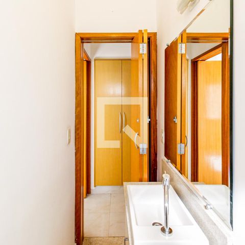 Casa à venda com 300m², 5 quartos e 5 vagasLavabo