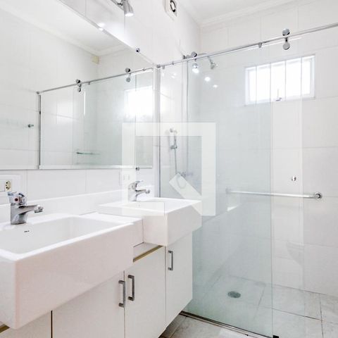 Casa à venda com 300m², 5 quartos e 5 vagasBanheiro Suíte 2