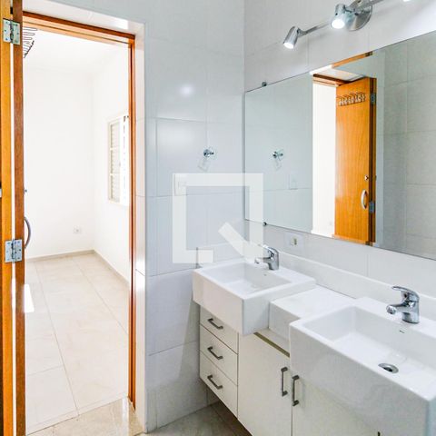 Casa à venda com 300m², 5 quartos e 5 vagasBanheiro Suíte 2