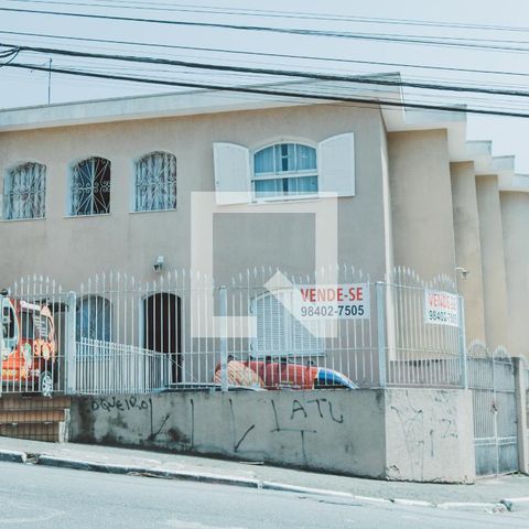 Casa à venda com 500m², 4 quartos e 4 vagasFachada