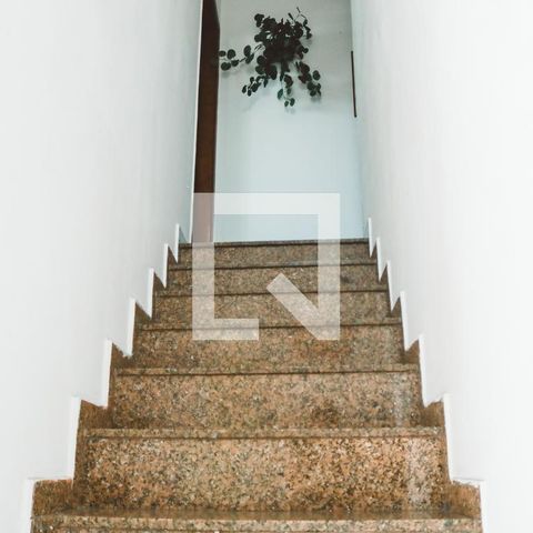 Casa à venda com 500m², 4 quartos e 4 vagasEscada