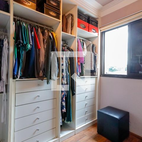 Apartamento à venda com 90m², 3 quartos e 2 vagas Apartamento à venda com 90m², 3 quartos e 2 vagasCloset