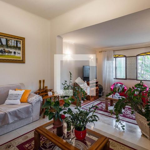 Casa à venda com 200m², 4 quartos e 2 vagasSala
