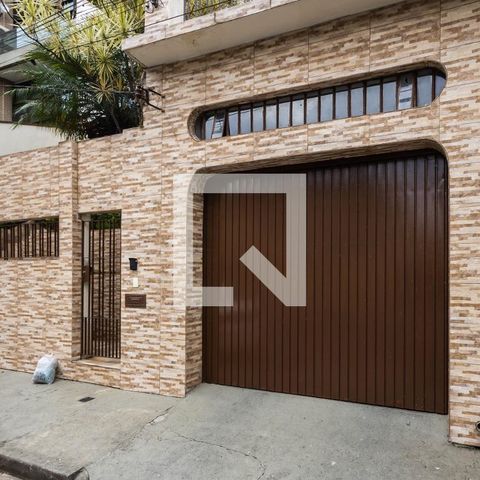 Casa à venda com 200m², 4 quartos e 2 vagasFachada