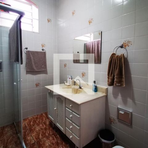 Casa à venda com 135m², 2 quartos e 2 vagasBanheiro 