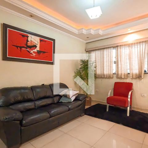 Casa à venda com 250m², 5 quartos e 2 vagas Casa à venda com 250m², 5 quartos e 2 vagasSala