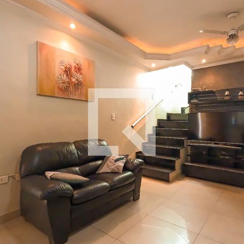 Casa à venda com 250m², 5 quartos e 2 vagas Casa à venda com 250m², 5 quartos e 2 vagasSala