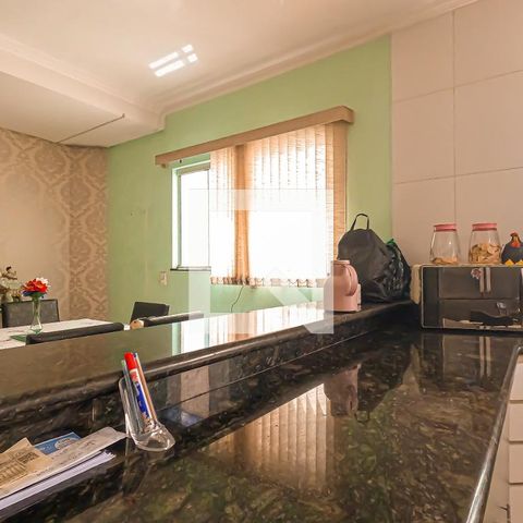 Casa à venda com 250m², 5 quartos e 2 vagas Casa à venda com 250m², 5 quartos e 2 vagasCozinha