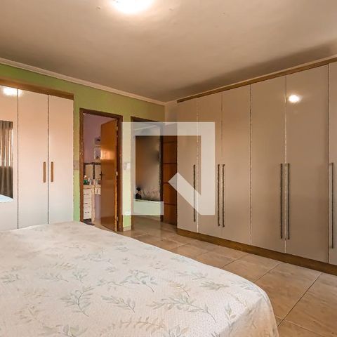 Casa à venda com 250m², 5 quartos e 2 vagas Casa à venda com 250m², 5 quartos e 2 vagasSuíte