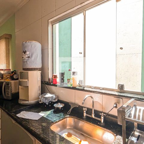Casa à venda com 250m², 5 quartos e 2 vagas Casa à venda com 250m², 5 quartos e 2 vagasCozinha