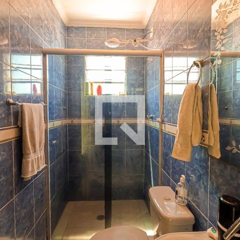Casa à venda com 250m², 5 quartos e 2 vagas Casa à venda com 250m², 5 quartos e 2 vagasBanheiro