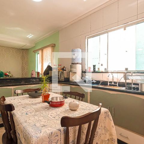 Casa à venda com 250m², 5 quartos e 2 vagas Casa à venda com 250m², 5 quartos e 2 vagasCozinha