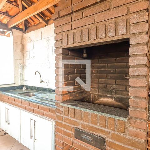 Casa à venda com 250m², 5 quartos e 2 vagas Casa à venda com 250m², 5 quartos e 2 vagasChurrasqueira