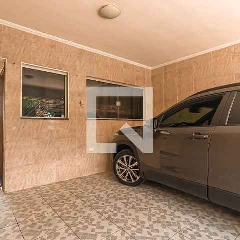 Casa à venda com 250m², 5 quartos e 2 vagas Casa à venda com 250m², 5 quartos e 2 vagasGaragem