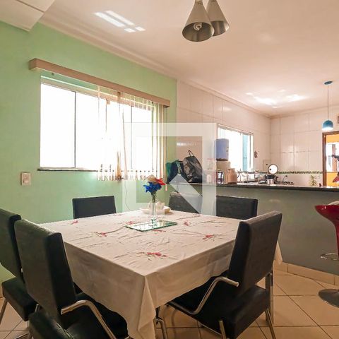 Casa à venda com 250m², 5 quartos e 2 vagas Casa à venda com 250m², 5 quartos e 2 vagasCozinha