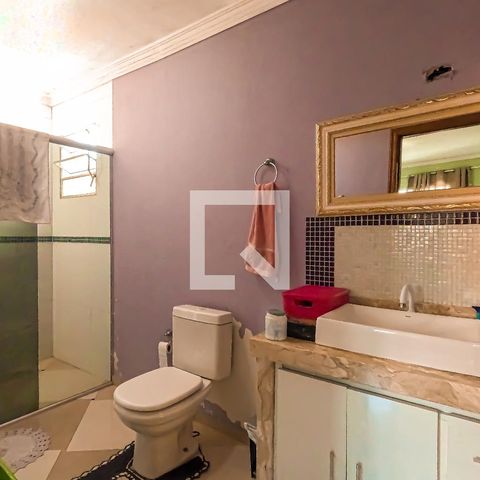Casa à venda com 250m², 5 quartos e 2 vagas Casa à venda com 250m², 5 quartos e 2 vagasBanheiro da Suíte