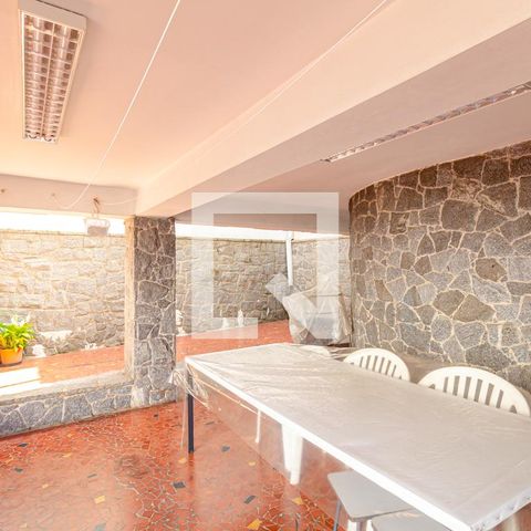 Casa à venda com 505m², 4 quartos e 5 vagas Casa à venda com 505m², 4 quartos e 5 vagasQuintal